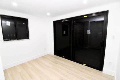 House in Pompano Beach, Florida 4 bedrooms, 143.26 sq.m. № 1954945 - photo 28