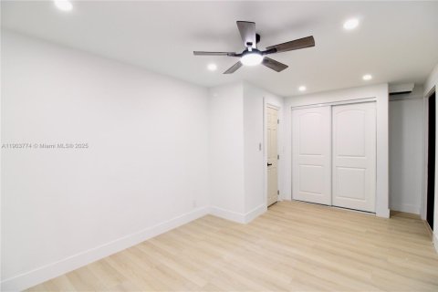 House in Pompano Beach, Florida 4 bedrooms, 143.26 sq.m. № 1954945 - photo 19