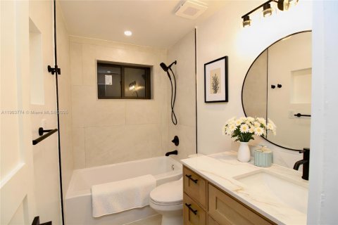 House in Pompano Beach, Florida 4 bedrooms, 143.26 sq.m. № 1954945 - photo 25