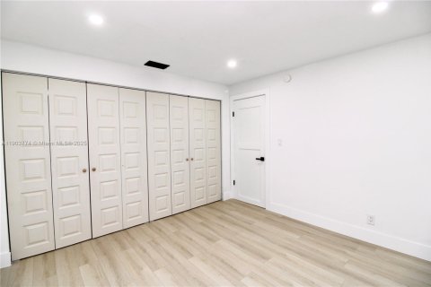 House in Pompano Beach, Florida 4 bedrooms, 143.26 sq.m. № 1954945 - photo 27