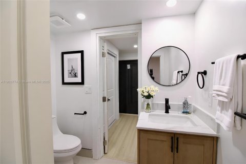 House in Pompano Beach, Florida 4 bedrooms, 143.26 sq.m. № 1954945 - photo 21