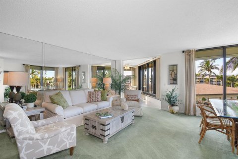 Condo in Hutchinson Island South, Florida, 2 bedrooms  № 2082380 - photo 16