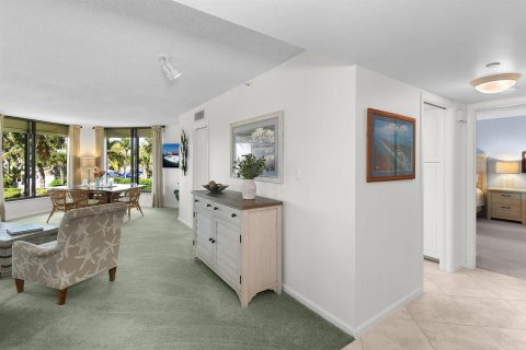 Condo in Hutchinson Island South, Florida, 2 bedrooms  № 2082380 - photo 13
