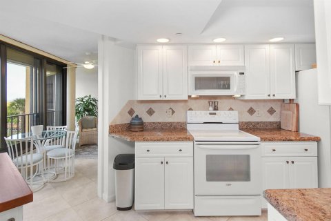 Condo in Hutchinson Island South, Florida, 2 bedrooms  № 2082380 - photo 22