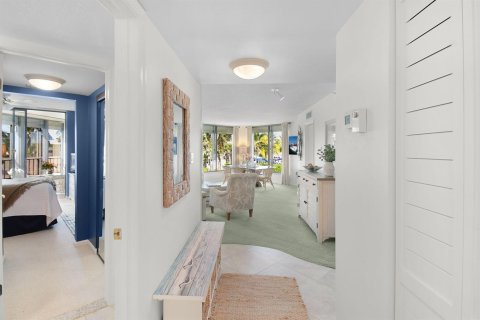 Condo in Hutchinson Island South, Florida, 2 bedrooms  № 2082380 - photo 12