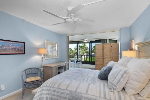 Condo in Hutchinson Island South, Florida, 2 bedrooms  № 2082380 - photo 27