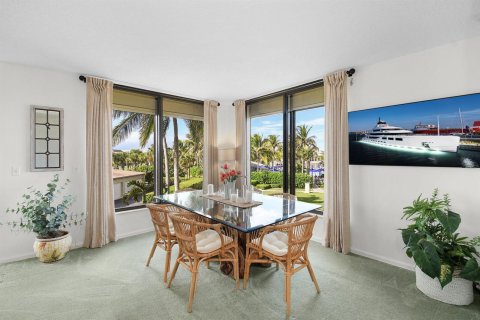 Condo in Hutchinson Island South, Florida, 2 bedrooms  № 2082380 - photo 17