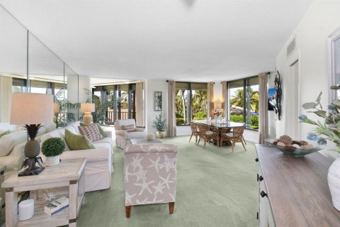 Condo in Hutchinson Island South, Florida, 2 bedrooms  № 2082380 - photo 15