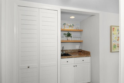 Condo in Hutchinson Island South, Florida, 2 bedrooms  № 2082380 - photo 24