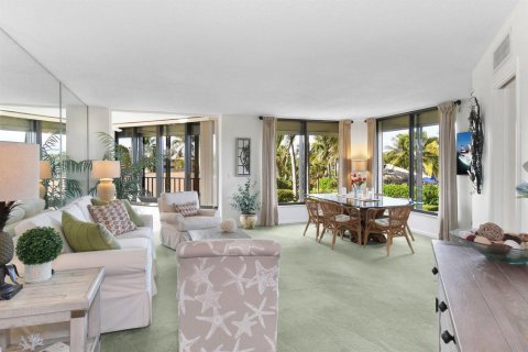Condo in Hutchinson Island South, Florida, 2 bedrooms  № 2082380 - photo 14