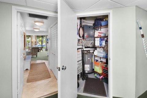 Condo in Hutchinson Island South, Florida, 2 bedrooms  № 2082380 - photo 10
