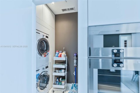 Condo in Miami, Florida, 2 bedrooms  № 2053102 - photo 12