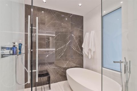 Condo in Miami, Florida, 2 bedrooms  № 2053102 - photo 26