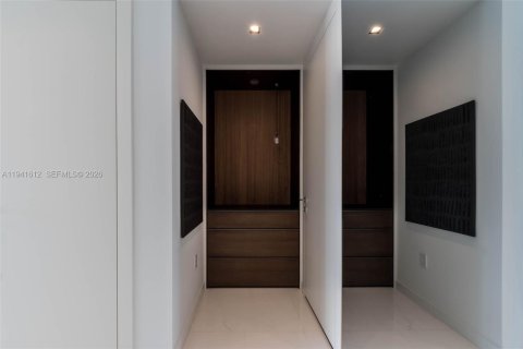 Condo in Miami, Florida, 2 bedrooms  № 2053102 - photo 24