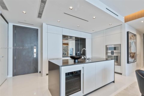 Condo in Miami, Florida, 2 bedrooms  № 2053102 - photo 9