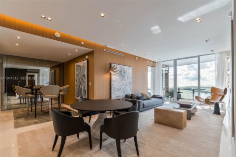 Condo in Miami, Florida, 2 bedrooms  № 2053102 - photo 13