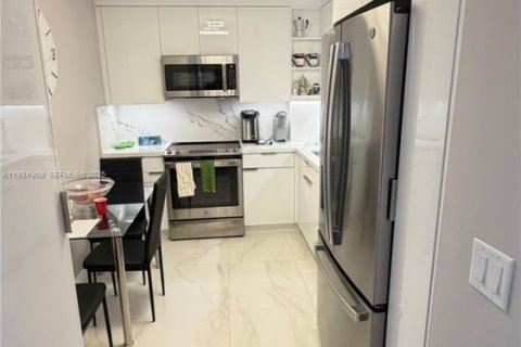 Condominio en venta en Sunny Isles Beach, Florida, 2 dormitorios, 141.3 m2 № 2035775 - foto 2