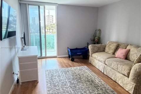 Condominio en venta en Sunny Isles Beach, Florida, 2 dormitorios, 141.3 m2 № 2035775 - foto 10