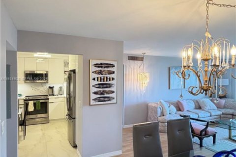 Condominio en venta en Sunny Isles Beach, Florida, 2 dormitorios, 141.3 m2 № 2035775 - foto 4