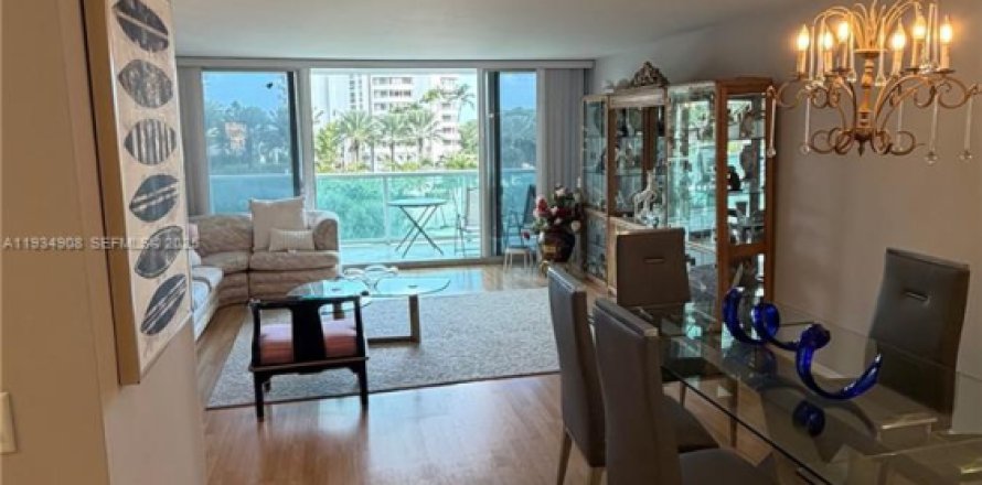 Condominio en Sunny Isles Beach, Florida, 2 dormitorios  № 2035775