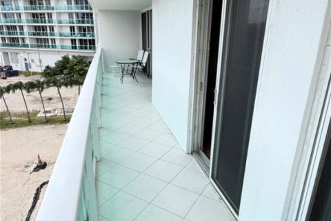 Condominio en venta en Sunny Isles Beach, Florida, 2 dormitorios, 141.3 m2 № 2035775 - foto 20