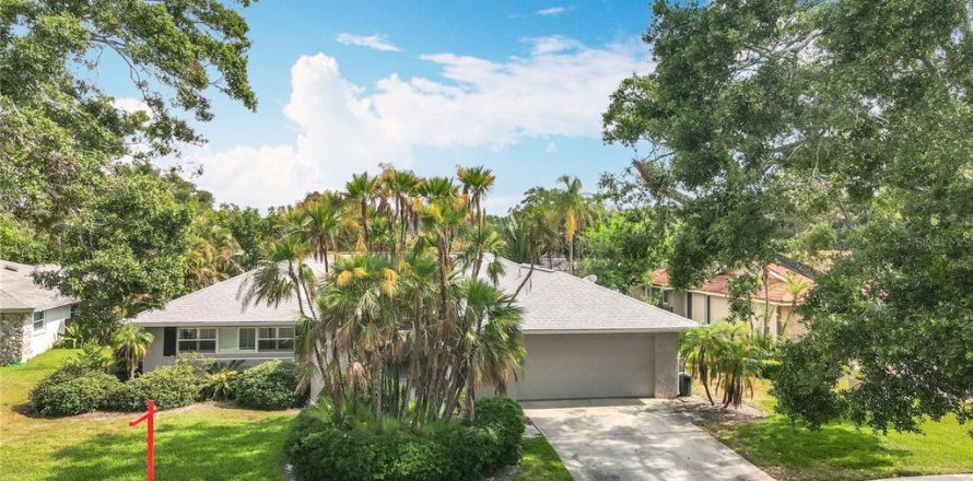 House in Clearwater, Florida 3 bedrooms, 186.92 sq.m. № 1761972