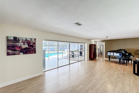 House in Clearwater, Florida 3 bedrooms, 186.92 sq.m. № 1761972 - photo 29