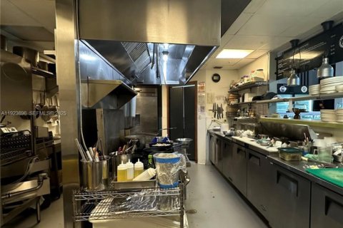 Купить коммерческую недвижимость в Майами, Флорида № 2037890 - фото 6