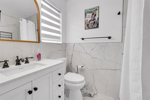 Villa ou maison à vendre à Weston, Floride: 5 chambres, 269.04 m2 № 2082475 - photo 29