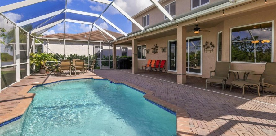 Villa ou maison à Weston, Floride 5 chambres, 269.04 m2 № 2082475