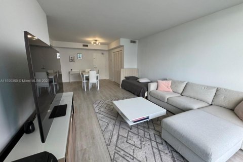 Condo in North Bay Village, Florida, 1 bedroom  № 1944304 - photo 13