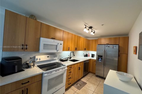 Condo in North Bay Village, Florida, 1 bedroom  № 1944304 - photo 16