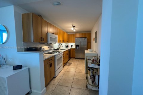 Condo in North Bay Village, Florida, 1 bedroom  № 1944304 - photo 19