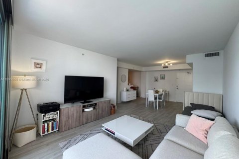 Condo in North Bay Village, Florida, 1 bedroom  № 1944304 - photo 11