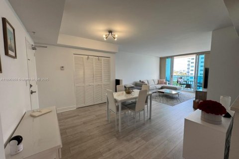 Condo in North Bay Village, Florida, 1 bedroom  № 1944304 - photo 9