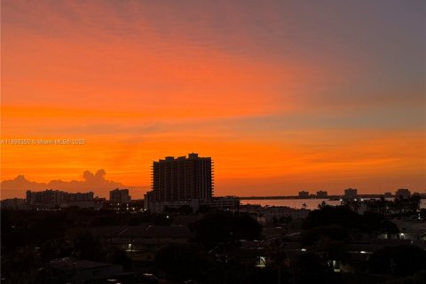 Condo in North Bay Village, Florida, 1 bedroom  № 1944304 - photo 6