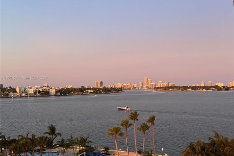 Condo in North Bay Village, Florida, 1 bedroom  № 1944304 - photo 3