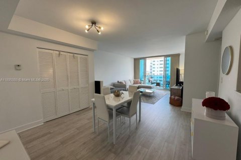 Condo in North Bay Village, Florida, 1 bedroom  № 1944304 - photo 8