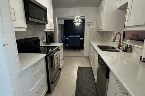 House in Kissimmee, Florida 3 bedrooms, 156.54 sq.m. № 2099726 - photo 3