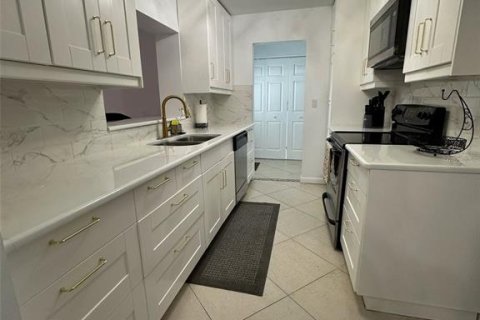 House in Kissimmee, Florida 3 bedrooms, 156.54 sq.m. № 2099726 - photo 2