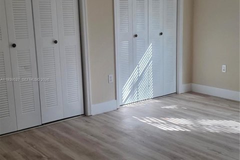 Casa en alquiler en Miami, Florida, 3 dormitorios № 1999262 - foto 14