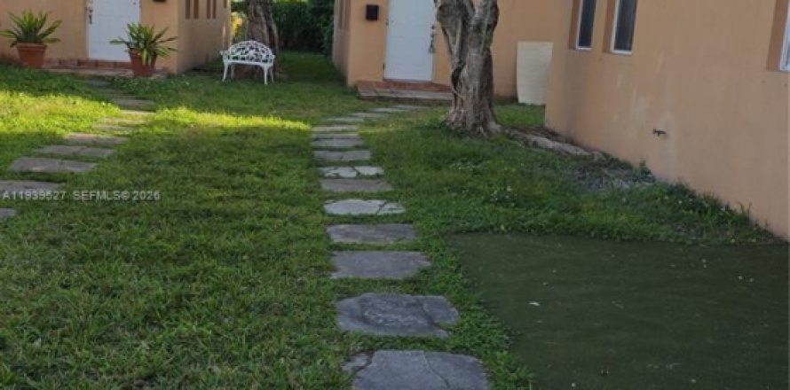 Villa ou maison à Miami, Floride 3 chambres № 1999262