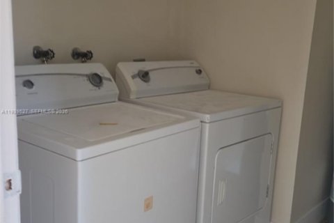 Villa ou maison à louer à Miami, Floride: 3 chambres № 1999262 - photo 7