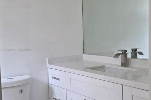 Casa en alquiler en Miami, Florida, 3 dormitorios № 1999262 - foto 21