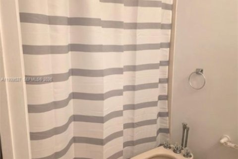 Снять в аренду виллу или дом в Майами, Флорида 3 спальни, № 1999262 - фото 28