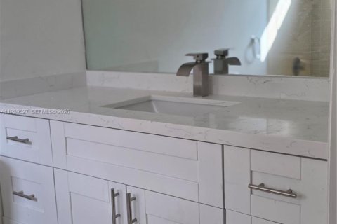 Casa en alquiler en Miami, Florida, 3 dormitorios № 1999262 - foto 19