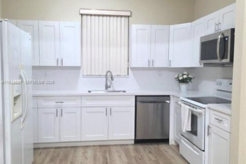 Снять в аренду виллу или дом в Майами, Флорида 3 спальни, № 1999262 - фото 26