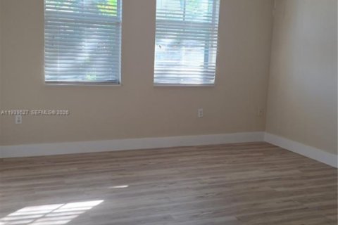 Villa ou maison à louer à Miami, Floride: 3 chambres № 1999262 - photo 3