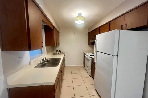 Снять в аренду квартиру в Тарпон-Спрингс, Флорида 1 комната, 98.76м2, № 2237782 - фото 6