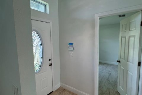 House in Deltona, Florida 4 bedrooms, 148.64 sq.m. № 2238707 - photo 3